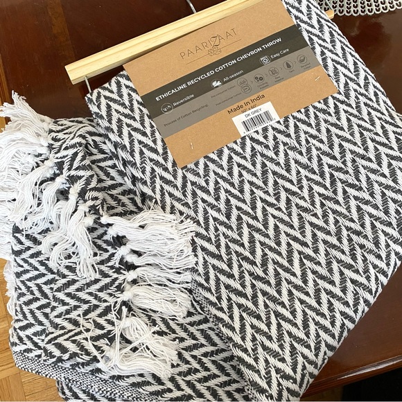 Dark Grey and White Cotton Chevron Throw - Picture 6 of 9